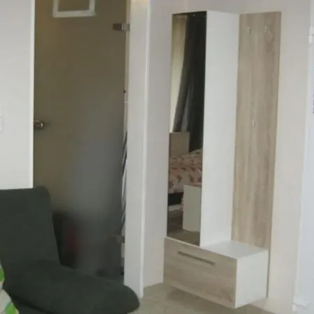 Apartamento Flats-4u - Cosy, Quiet & Clean In The *