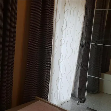 Flats-4u - Cosy, Quiet & Clean In The